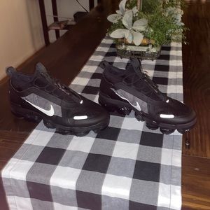 Nike Vapor Max shoes. Size 9.5 Black